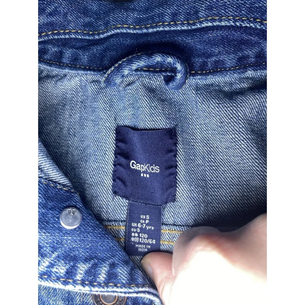 GapKids Blue Denim Jacket Size S Small 6-7 Years Classic Icon Trucker Jean